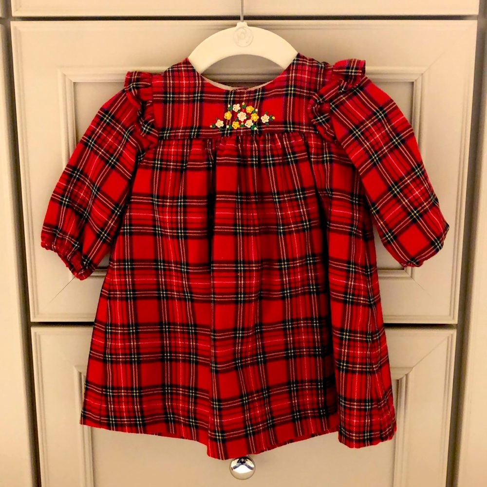 Let’s get the little girls ready for Christmas photos!